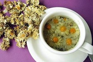 cup of chrysanthemum tea