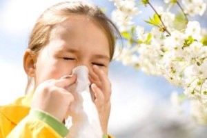 plantiva-top-seasonal-allergy-myth-sneezing-woman